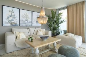 ViVi Homes - La Ola Pool, Terrace & Sea View