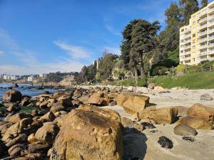 Departamento frente al mar, con piscinas y vista panorámica