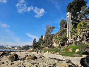 Departamento frente al mar, con piscinas y vista panorámica