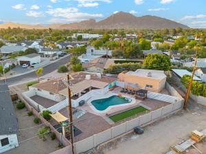 Bray House - Epic Shared Backyard - Pool - Games