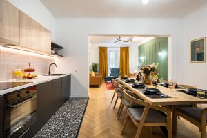 All around the world 4BR Apartment - City Center