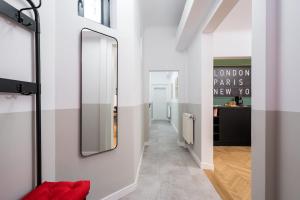 All around the world 4BR Apartment - City Center