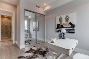 Luxury Modern 4 Bedroom 4 Bathroom Home with Rooftop Deck #6