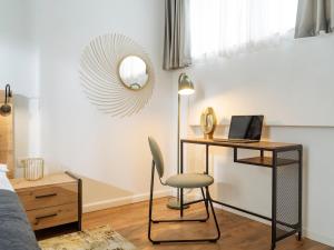 Central 16 Apartment - Private Terrace & Parking