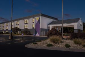 Spark By Hilton Stevensville