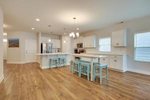 3 Mi to Golf and Waterway Ocean Isle Beach Retreat!