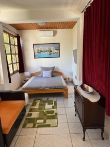 Szárszó Apartment with 3 rooms and PRIVATE BEACH, PRIVATE PARKING