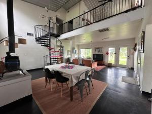 Sunset Oaks Retreat Events, Farm Animals & Views