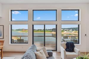 New Listing Lake View 5BR Home Arcade Games, Grill