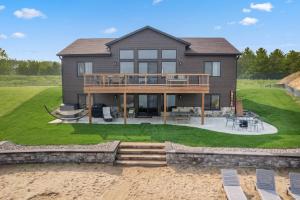 New Listing Lake View 5BR Home Arcade Games, Grill