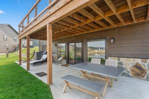 New Listing Lake View 5BR Home Arcade Games, Grill