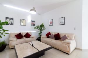 La casa de mi tia divorciada Family