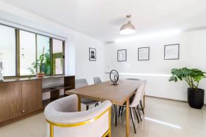 La casa de mi tia divorciada Family