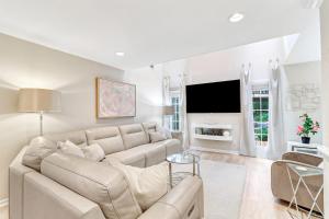 279 Evian Villa Pristine Getaway Heart of Shipyard