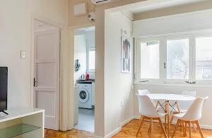 Apartment on 26 de Marzo and Lorenzo Perez