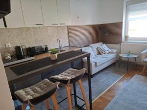 NS Urban Stay-Studio with Balcony and Free Parking