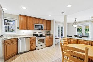 Pet-Friendly 128 Evian Villa Pool Pickleball Tennis & Beach