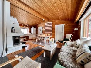 Log House and New Sauna Pikariporras