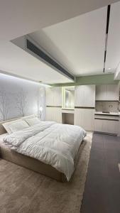 Boutique studio retreat but No unmarried couples allowed