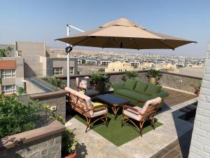 Boutique studio retreat but No unmarried couples allowed