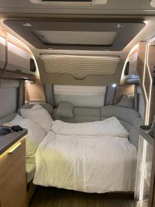 5 Sterne Wohnwagen direkt an der Messe - beheizt- inklusive Stellplatz & WLAN - New CARAVAN at Fairground - inclusive CaravanParking & WLAN - direkt Messegelände-Duschräume vor Ort - Kitchen - Heating