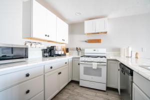 BEACHFRONT COTTAGE LOWER UNIT