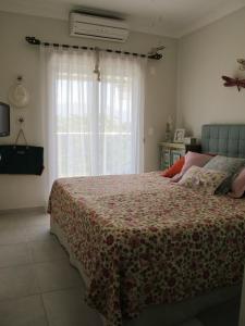 4 Suites, Ar Condicionado, próximo a praia e vista linda da mata