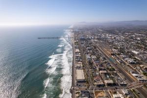BEACHFRONT COTTAGE LOWER UNIT
