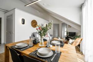 Domillion 2bdr NewOriental apt free park N2a12