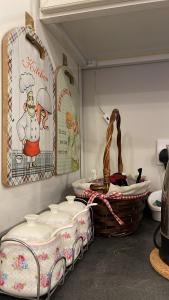 شقة راقية بغرفتين نوم وصالة ومطبخ