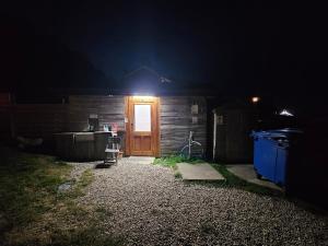 Glamping Pod with Wood Fired Hot Tub