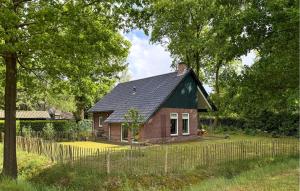 3 Bedroom Beautiful Home In Gees