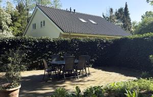 3 Bedroom Beautiful Home In Gees