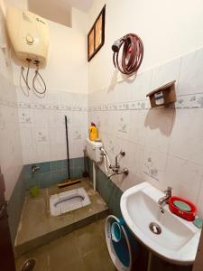 Spacious 2BHK Villa with Terrace & AC in Secunderabad