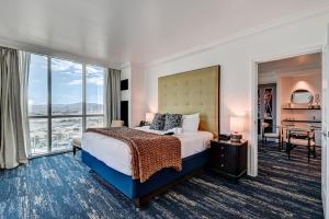 Suite Hub LV HIGH floor Sphere view MGM Signature