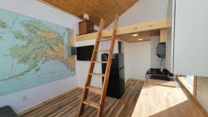 Pilot Lodge - Big Lake Tiny House Cabin