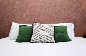 The Bay View Weekly & Monthly Discounts, parking