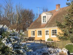 6 person holiday home in Ringkøbing-By Traum