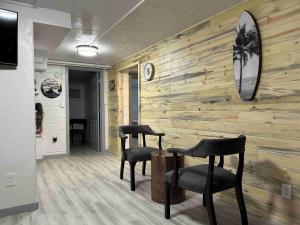 Rubys Lakefront Lower Penthouse