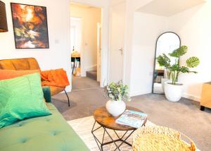 Bright and Stylish 3-bed House - Families and Contractors - Near Coventry Arena and M6