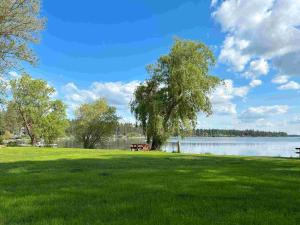 Rubys Lakefront Lower Penthouse