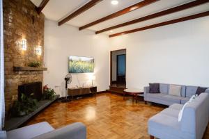 6 Bedroom Guesthouse near Camp John Hay