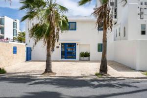 Ocean Park 1BD 1BA Pool Walk to beach -Santorini 5