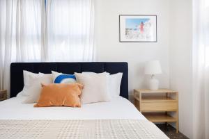 Ocean Park 1BD 1BA Pool Walk to beach -Santorini 5