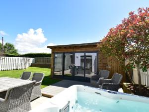 3 Bed in Westward Ho 48845