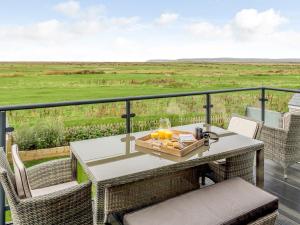 4 Bed in Westward Ho 72587