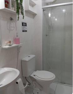 Apartamento com estacionamento no local