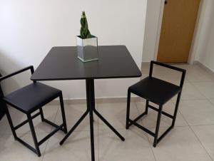 Apartamento com estacionamento no local