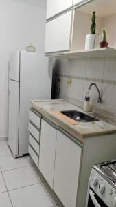 Apartamento com estacionamento no local