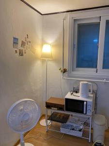 Stay in Hannam Twin Room a shared house format